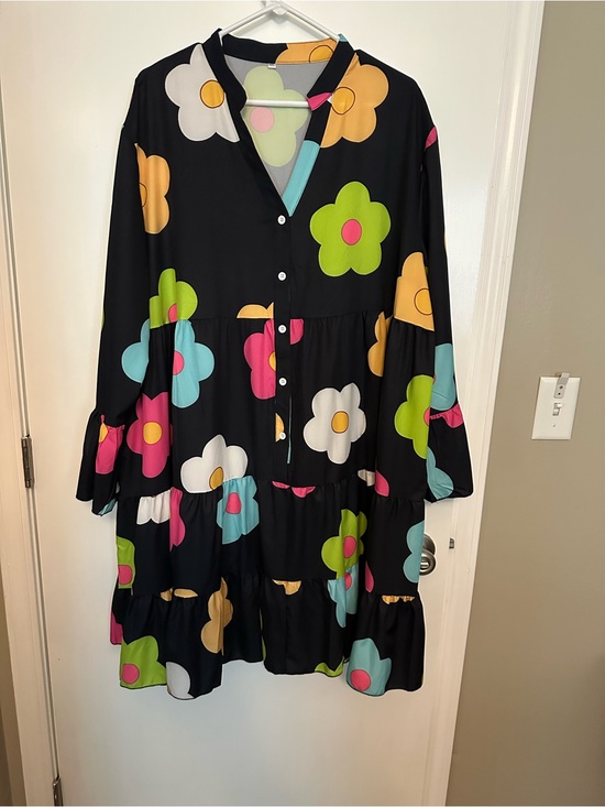 Dresses & Skirts - NWOT Floral Tiered Dress in Black with Multicolor Flowers Belle sleeves size 4xl